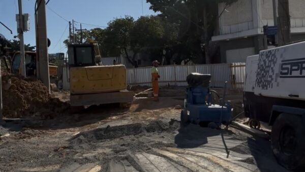 Trabalhador em obra de passagem subterrânea no Terminal de São Caetano do Sul