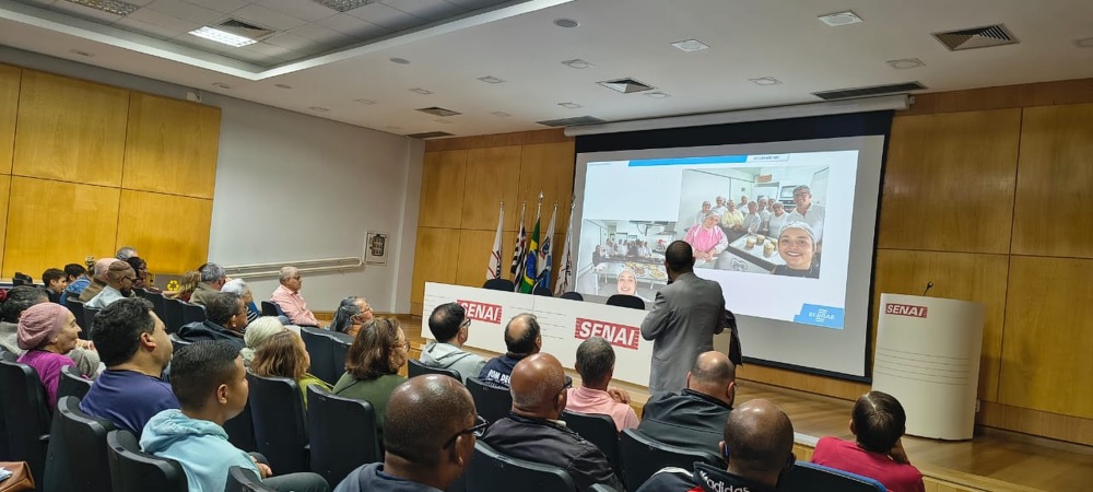 Plateia assiste apresentação sobre organizações da sociedade civil em auditório do Senai em Mauá