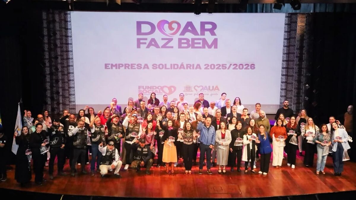 Empresas parceiras do Fundo Social de Solidariedade de Mauá reunidas em cerimônia de homenagem no Teatro Municipal