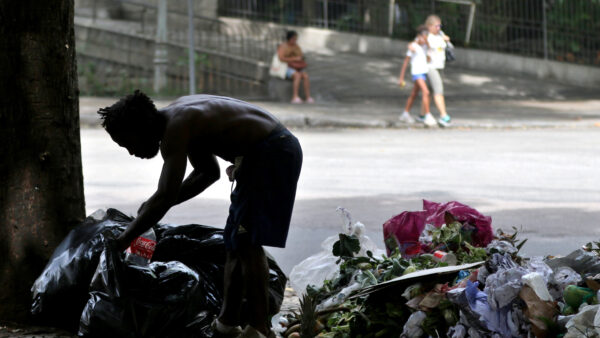 Pessoa em situação de rua no Rio de Janeiro