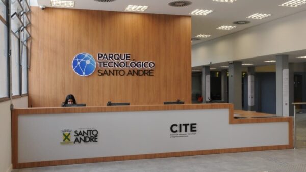 Recepção do Parque Tecnológico de Santo André com letreiro CITE ao fundo