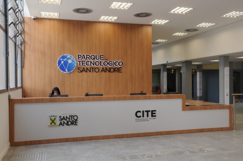 Recepção do Parque Tecnológico de Santo André com letreiro CITE ao fundo