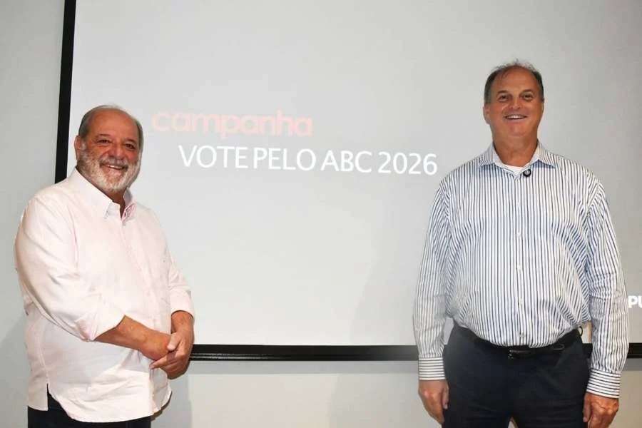 Representantes da ACISA e da Octopus Comunicação no lançamento da campanha O ABC vota pelo ABC