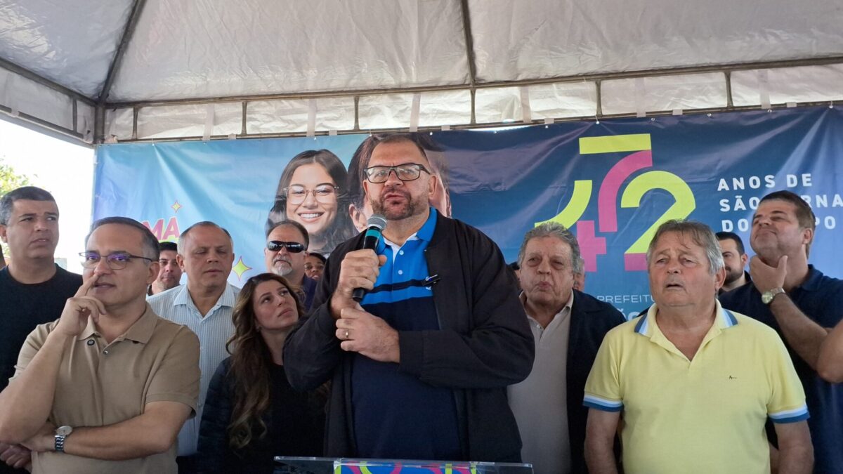 Vereador Fran Silva discursa em evento de aniversário de São Bernardo