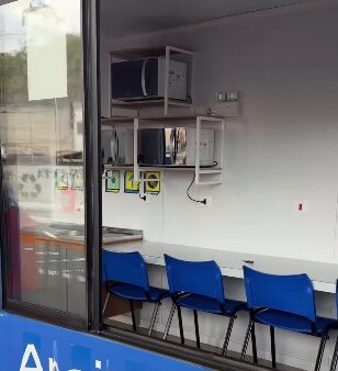 Interior do novo ponto de apoio Parada Certa para motoristas e entregadores de aplicativo em São Bernardo