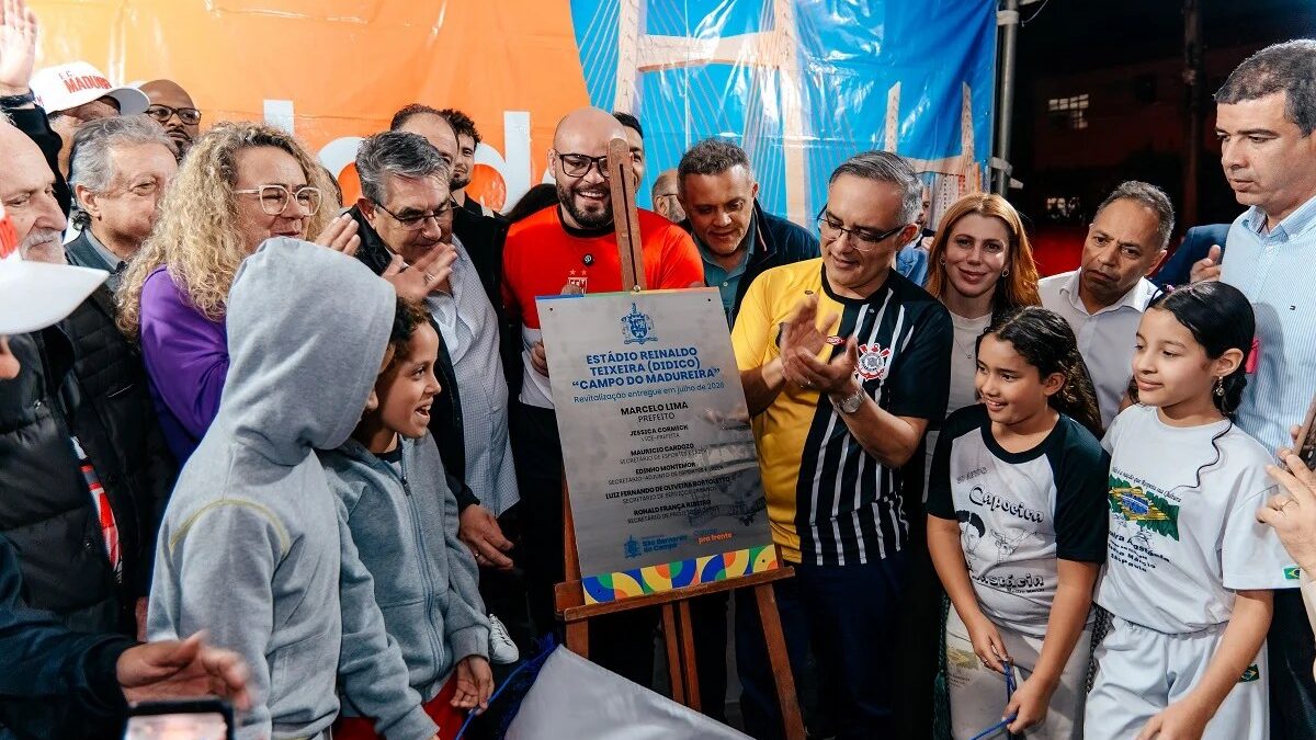 Cerimônia de entrega da revitalização do Estádio Reinaldo Teixeira, no Madureira