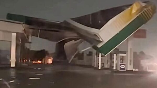 Estrutura de posto de combustível destruída por vendaval no Rio Grande do Sul