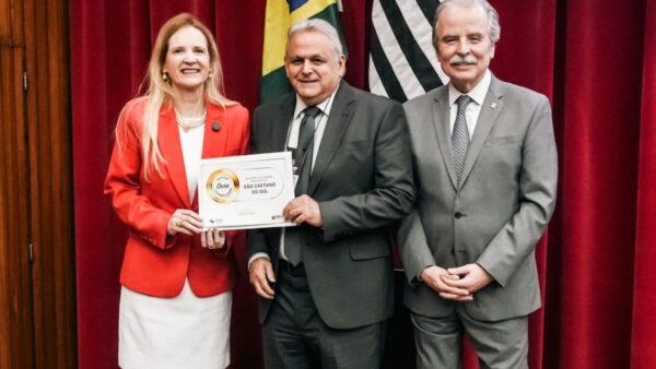 Presidente da Câmara de São Caetano, Carlos Humberto Seraphim, recebe o Selo Ouro de Ouvidoria do TCE-SP