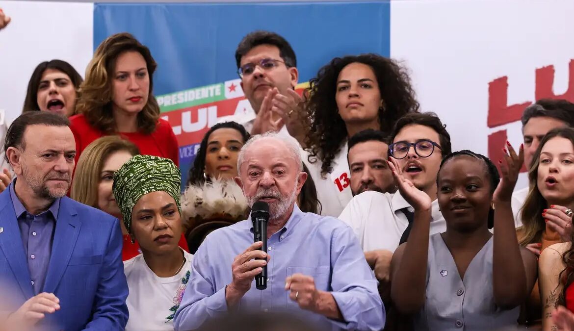 Lula discursa em plenária do PT com parlamentares em Brasília