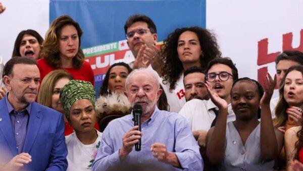Lula discursa em plenária do PT com parlamentares em Brasília
