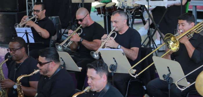 Músicos de sopros da Jazz Band IACE durante apresentação