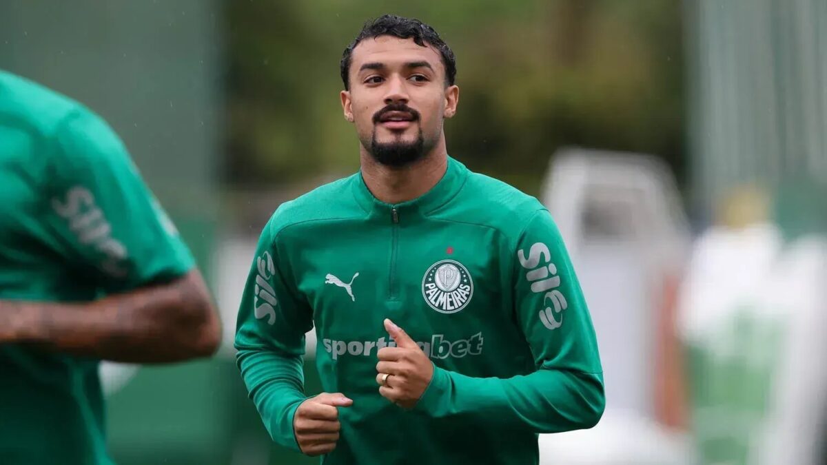Jefté, lateral-esquerdo do Palmeiras, durante treino do clube (Foto: Divulgação/Palmeiras)