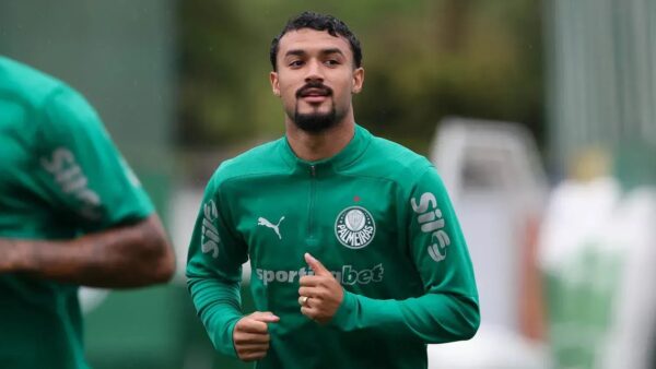 Jefté, lateral-esquerdo do Palmeiras, durante treino do clube (Foto: Divulgação/Palmeiras)