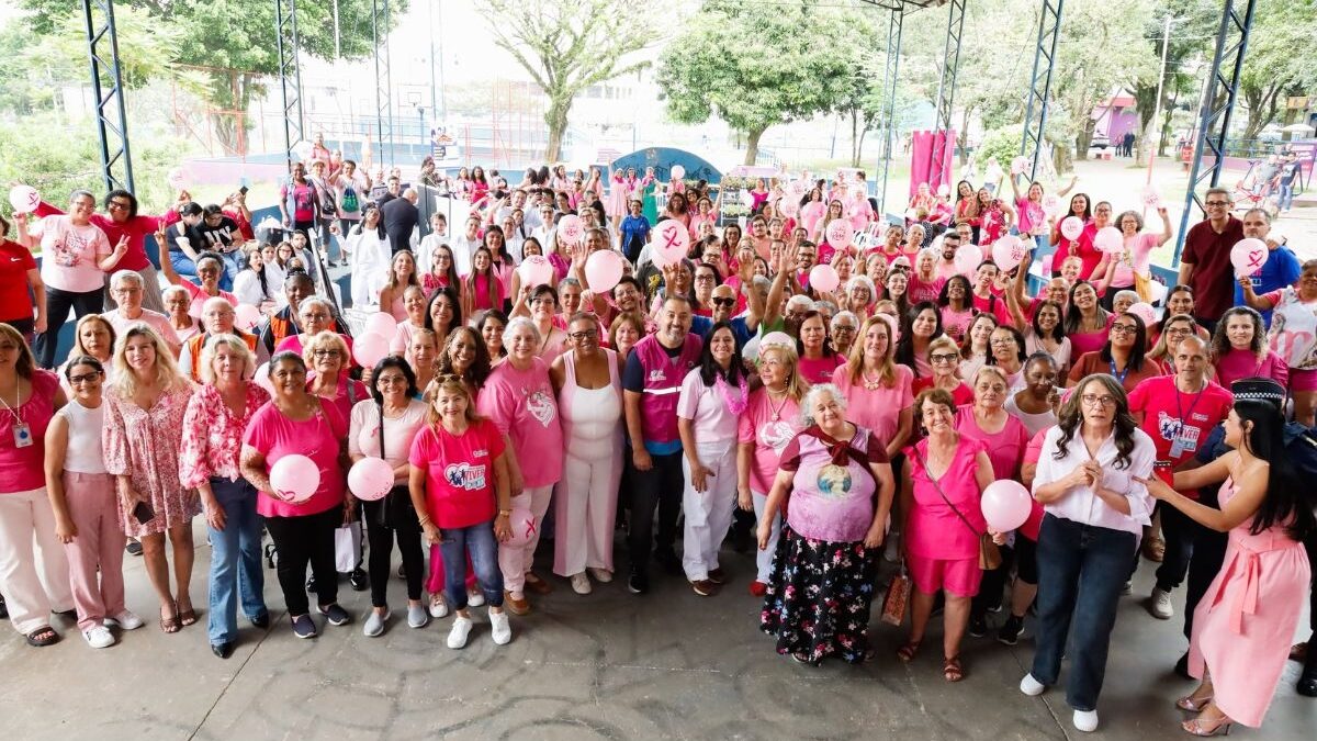 Participantes do Outubro Rosa no Parque da Juventude, em Mauá