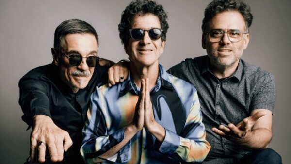George Israel, Henrique Portugal e Charles Gavin, integrantes do trio POP 3, em foto de divulgação