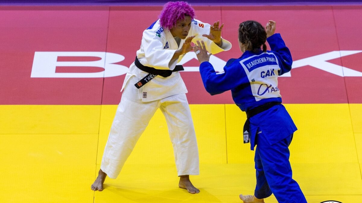 Rafaela Silva em luta no Mundial de Judô em Baku