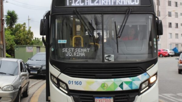 Ônibus do transporte público de Santo André circulando pela cidade